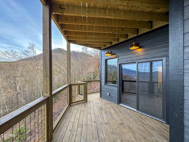3201 Grouse Ridge Lane, Sevierville, TN 37862