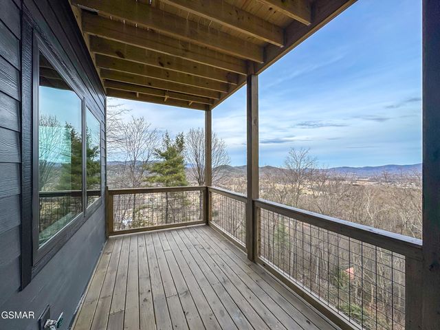 3201 Grouse Ridge Lane, Sevierville, TN 37862