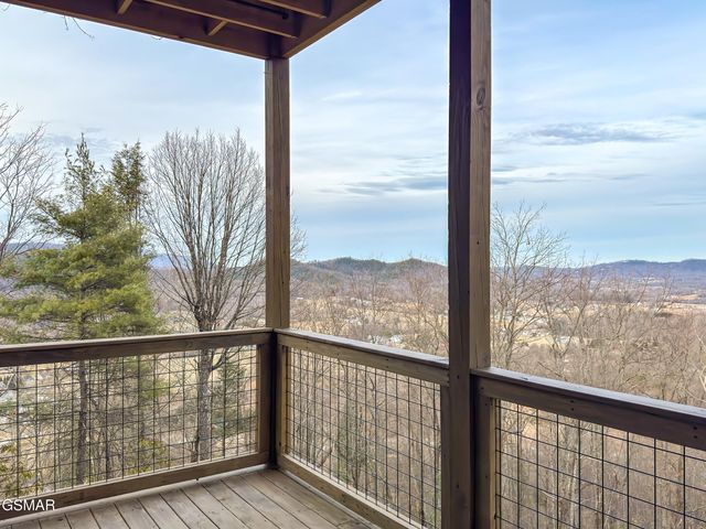 3201 Grouse Ridge Lane, Sevierville, TN 37862