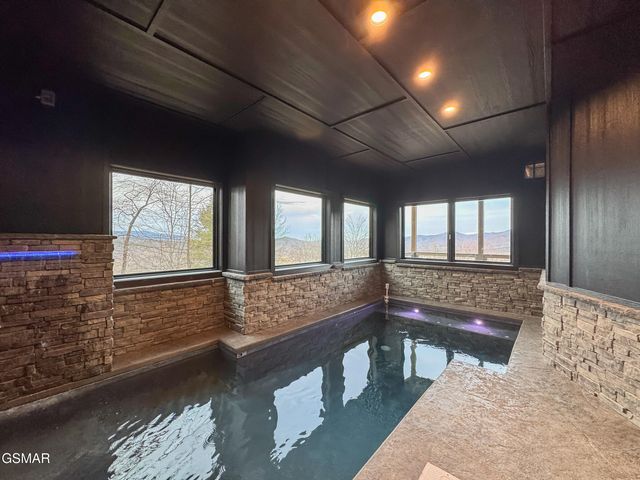 3201 Grouse Ridge Lane, Sevierville, TN 37862