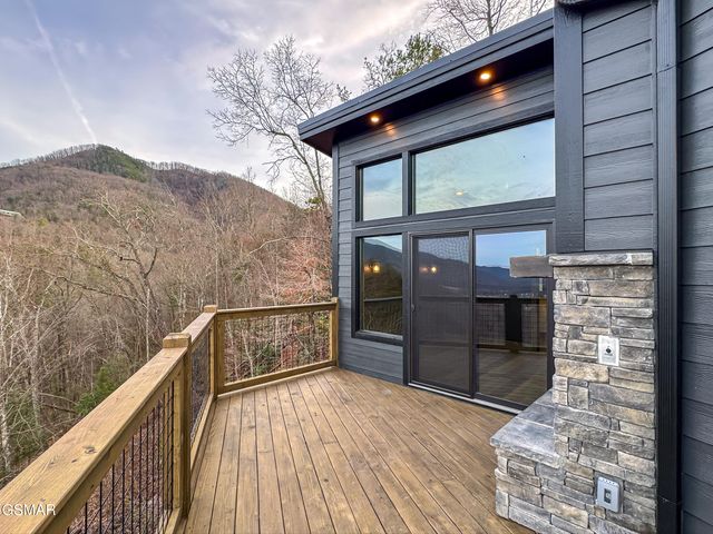 3201 Grouse Ridge Lane, Sevierville, TN 37862