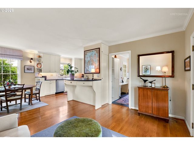 2600 Sw CRESTDALE Dr, Portland, OR 97225