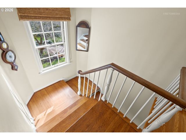 2600 Sw CRESTDALE Dr, Portland, OR 97225