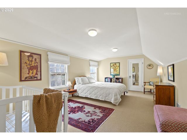 2600 Sw CRESTDALE Dr, Portland, OR 97225