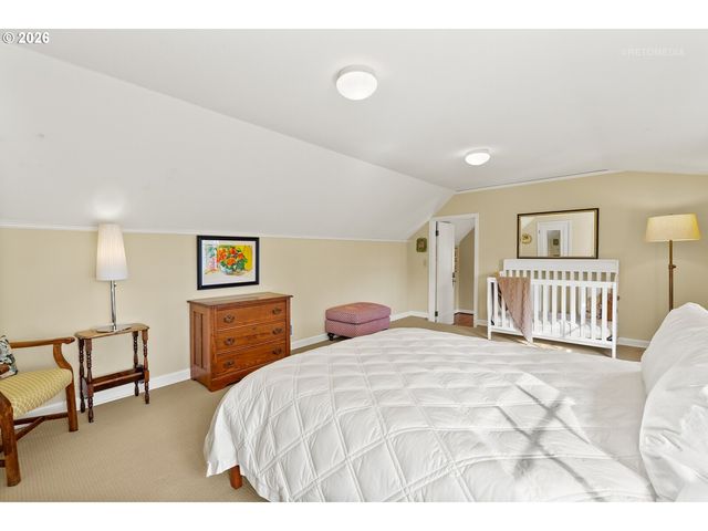 2600 Sw CRESTDALE Dr, Portland, OR 97225