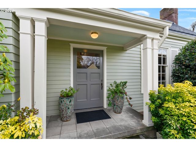 2600 Sw CRESTDALE Dr, Portland, OR 97225