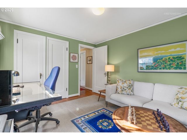 2600 Sw CRESTDALE Dr, Portland, OR 97225