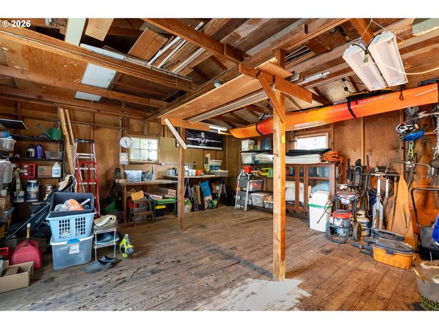 2600 Sw CRESTDALE Dr, Portland, OR 97225