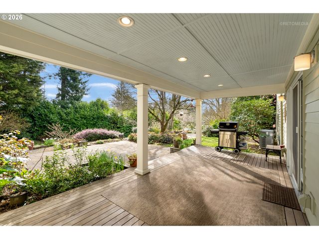 2600 Sw CRESTDALE Dr, Portland, OR 97225