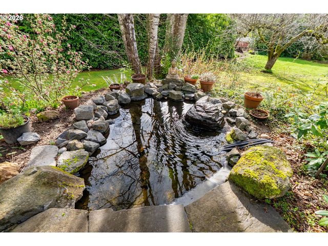 2600 Sw CRESTDALE Dr, Portland, OR 97225