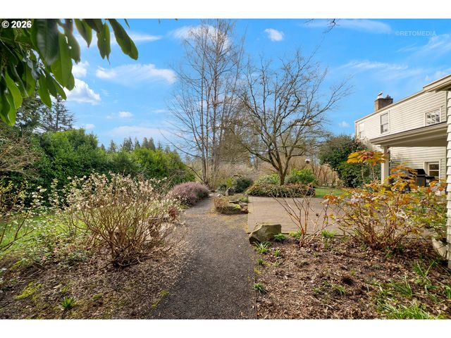 2600 Sw CRESTDALE Dr, Portland, OR 97225