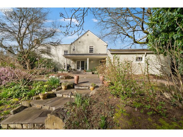 2600 Sw CRESTDALE Dr, Portland, OR 97225