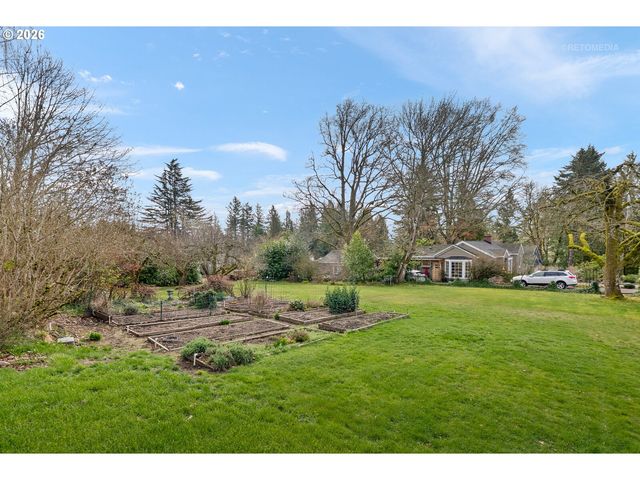 2600 Sw CRESTDALE Dr, Portland, OR 97225