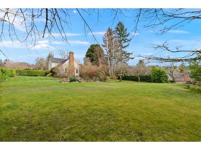 2600 Sw CRESTDALE Dr, Portland, OR 97225