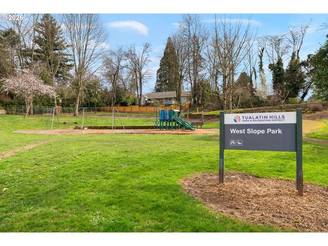 2600 Sw CRESTDALE Dr, Portland, OR 97225