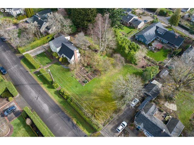 2600 Sw CRESTDALE Dr, Portland, OR 97225