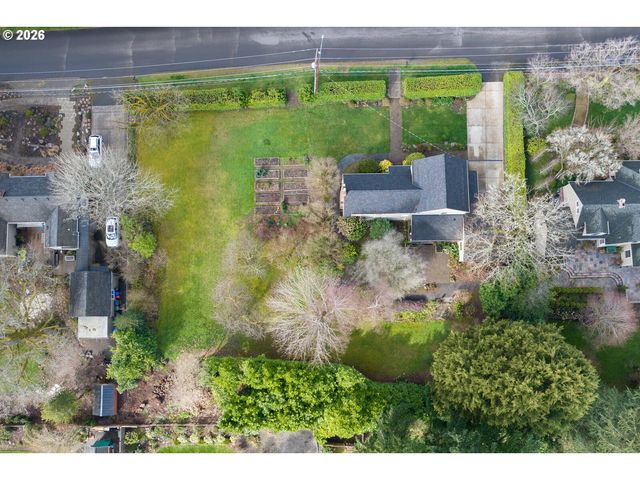 2600 Sw CRESTDALE Dr, Portland, OR 97225