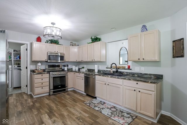 218 Lakemoore Street, Brownsburg, IN 46112
