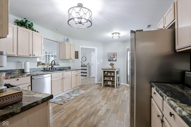 218 Lakemoore Street, Brownsburg, IN 46112