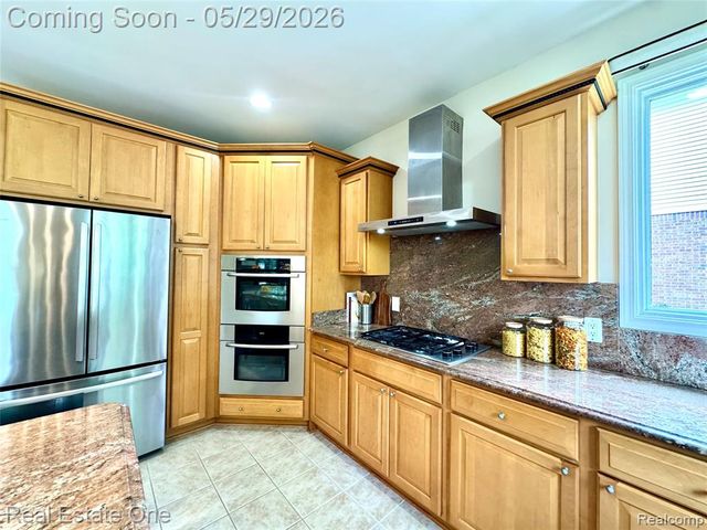 1215 Letica Drive, Rochester, MI 48307