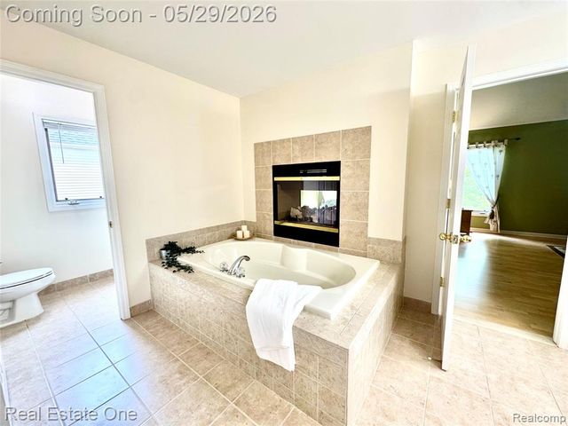 1215 Letica Drive, Rochester, MI 48307