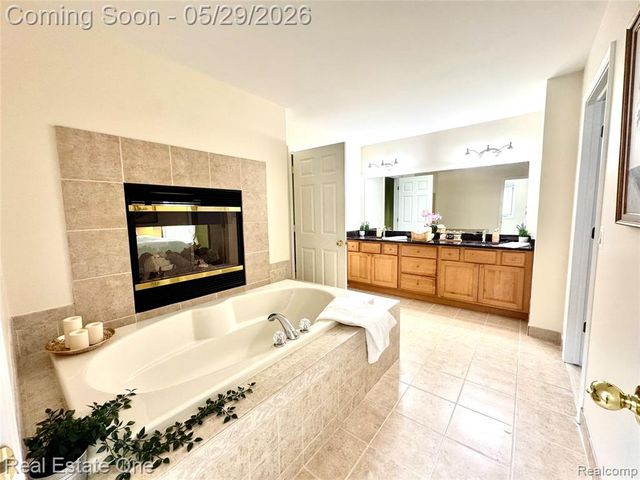 1215 Letica Drive, Rochester, MI 48307