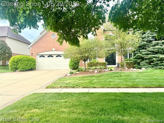 1215 Letica Drive, Rochester, MI 48307