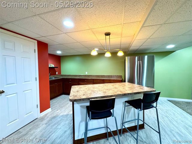 1215 Letica Drive, Rochester, MI 48307