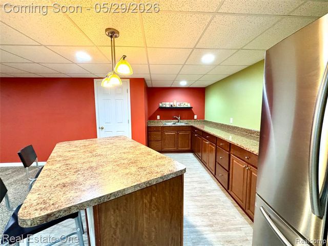 1215 Letica Drive, Rochester, MI 48307