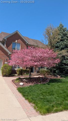 1215 Letica Drive, Rochester, MI 48307