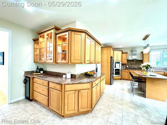 1215 Letica Drive, Rochester, MI 48307