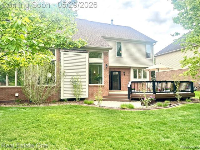 1215 Letica Drive, Rochester, MI 48307