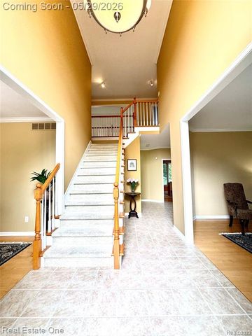 1215 Letica Drive, Rochester, MI 48307