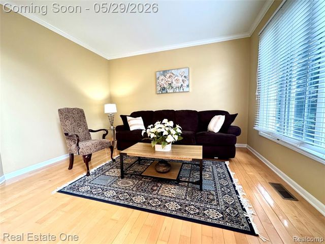 1215 Letica Drive, Rochester, MI 48307
