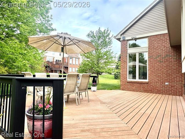 1215 Letica Drive, Rochester, MI 48307