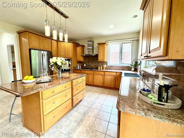 1215 Letica Drive, Rochester, MI 48307