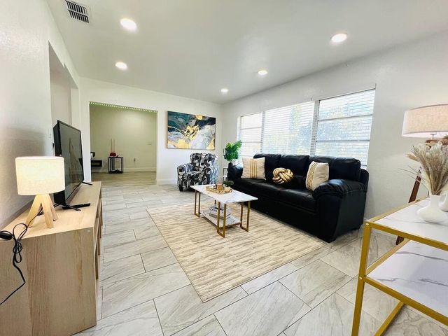 1169 DREW STREET, Clearwater, FL 33755