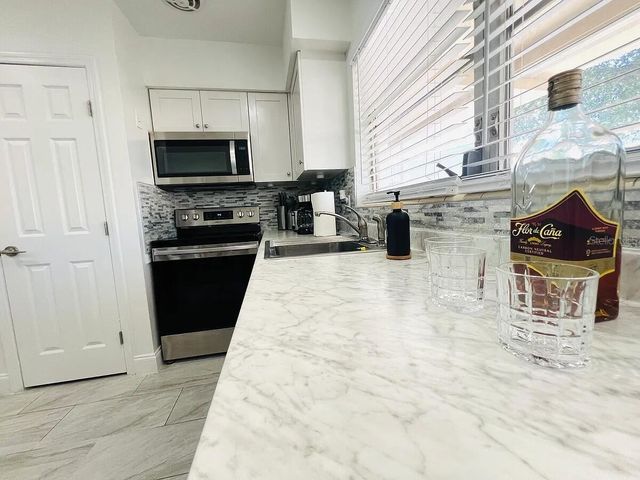 1169 DREW STREET, Clearwater, FL 33755