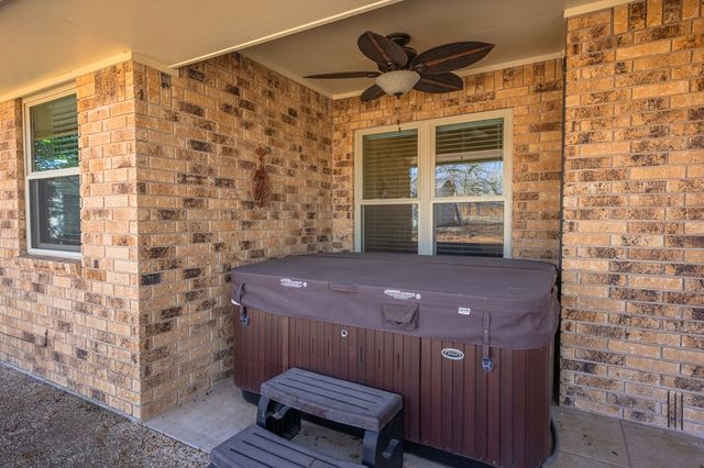 115 Windwood Rd, Kerrville, TX 78028