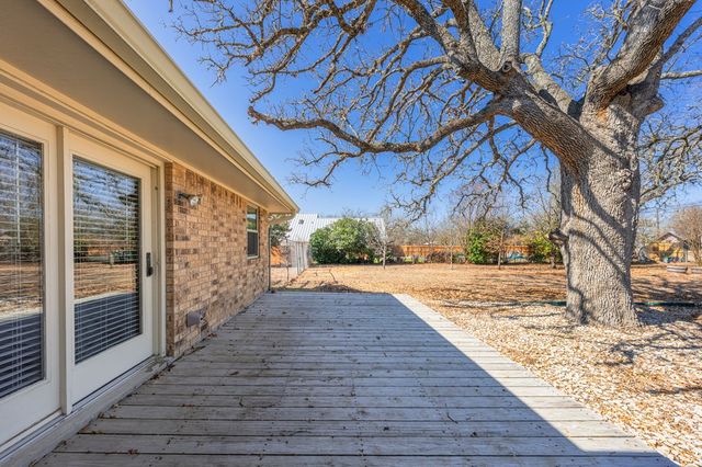 115 Windwood Rd, Kerrville, TX 78028