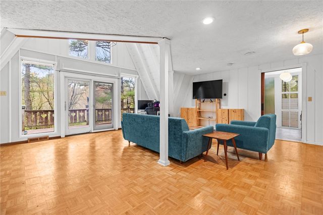535 Log Road, Smithfield, RI 02917