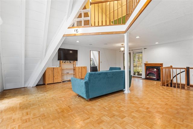 535 Log Road, Smithfield, RI 02917