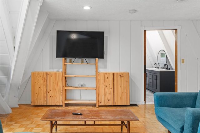 535 Log Road, Smithfield, RI 02917