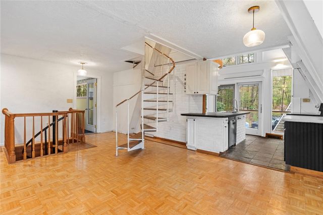535 Log Road, Smithfield, RI 02917