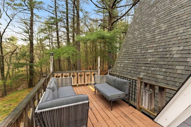 535 Log Road, Smithfield, RI 02917
