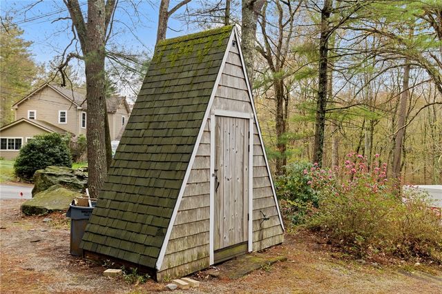 535 Log Road, Smithfield, RI 02917