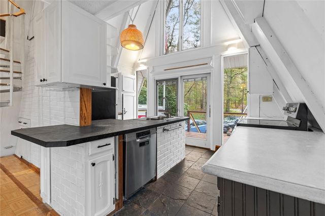 535 Log Road, Smithfield, RI 02917