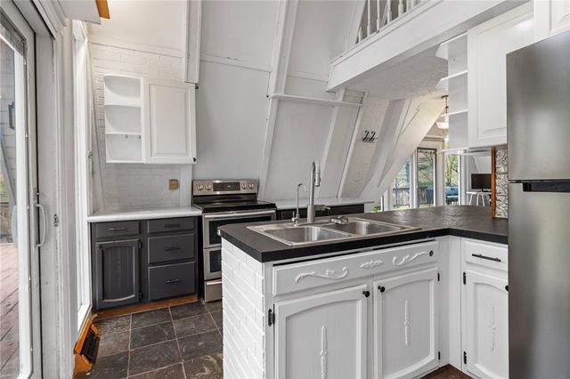 535 Log Road, Smithfield, RI 02917