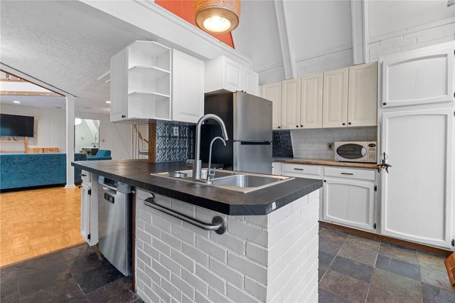 535 Log Road, Smithfield, RI 02917