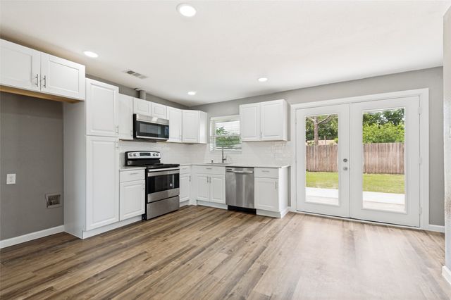 737 Cranbrook Lane, Grand Prairie, TX 75052